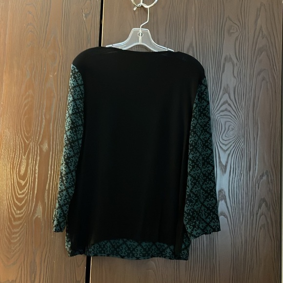 Dana Buchman black and forest green patterned top. Size Large. - Picture 7 of 9